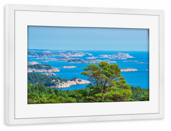 Poster mit Rahmen weiß "Meer, Bäume, Schären" artboxONE - Natur,Reise,Reise / Strand und Meer,Reise / Länder
