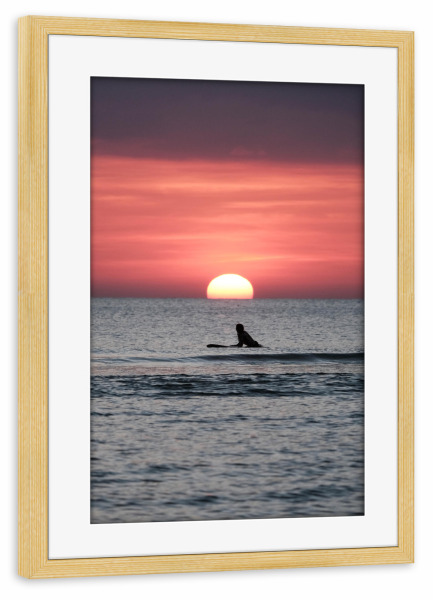 Poster mit Rahmen kiefer "Surfen am Strand" artboxONE - Natur,Reise,Film,Reise / Strand und Meer,Sport