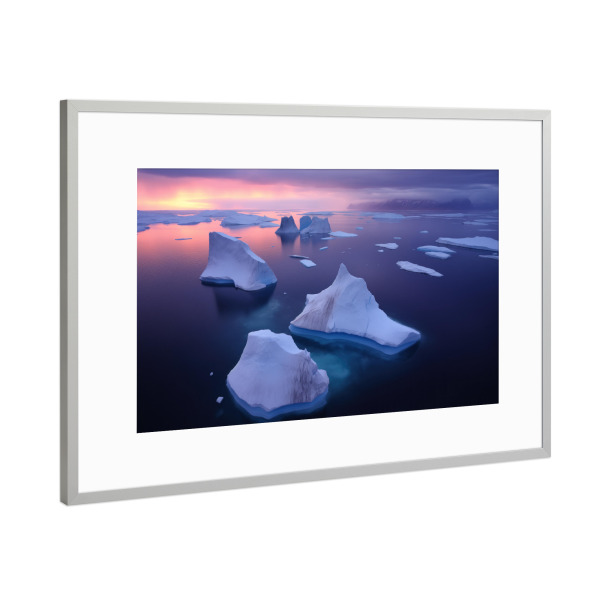 Poster mit Rahmen Silber "Drohnen-Eisberge in Grönland" artboxONE - Natur,Reise / Strand und Meer