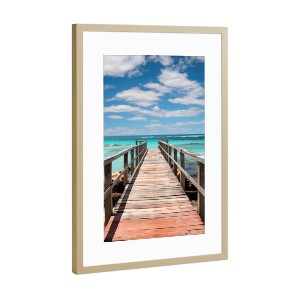 Poster mit Rahmen Gold "Holzsteg zum Meer" artboxONE - Reise / Strand und Meer