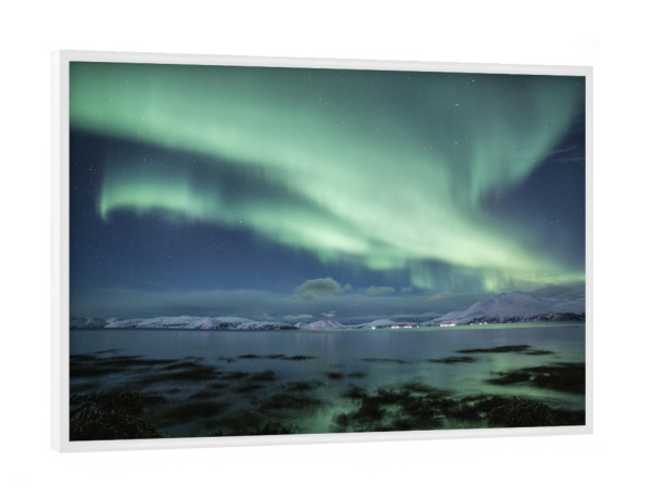 Poster mit weißem Rahmen "Nordlicht an der Küste" artboxONE - Natur,Reise,Galaxy