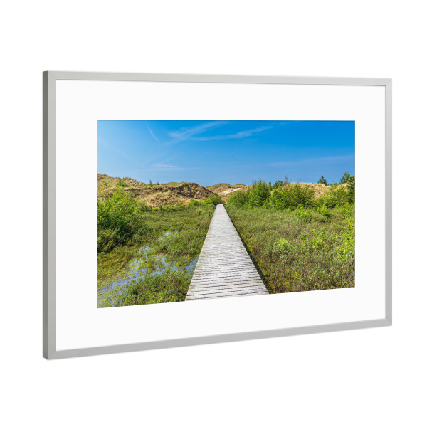 Poster mit Rahmen Silber "Bohlenweg auf Amrum" artboxONE - Natur,Reise