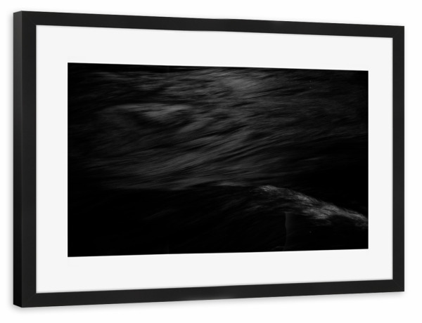 Poster mit Rahmen schwarz "Freies Fließen mit Reflexion" artboxONE - Natur,Abstrakt,Schwarzweiß