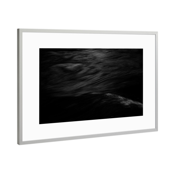 Poster mit Rahmen Silber "Freies Fließen mit Reflexion" artboxONE - Natur,Abstrakt,Schwarzweiß