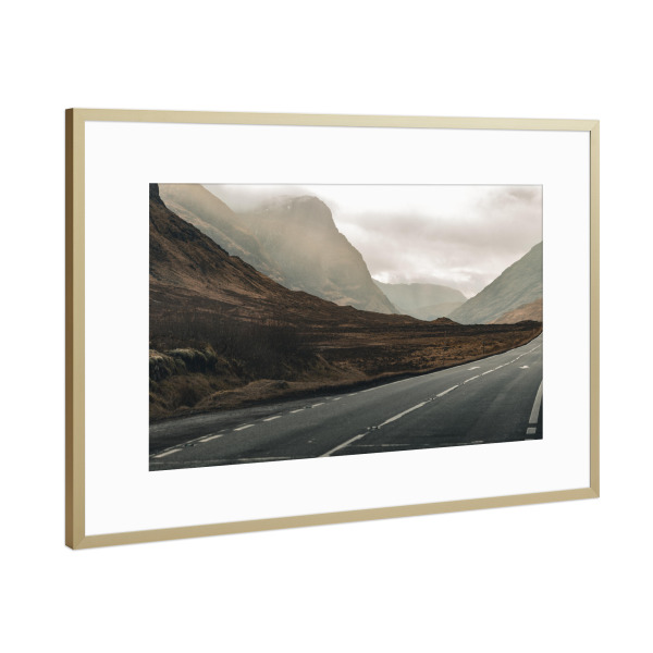 Poster mit Rahmen Gold "Road through Scotland" artboxONE - Natur,Reise,Automobile,Reise / Länder