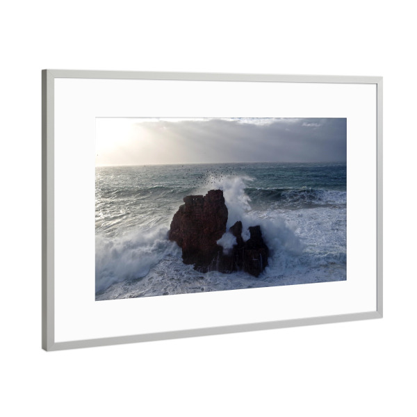 Poster mit Rahmen Silber "Fels vor der Küste Portugals" artboxONE - Natur,Reise,Reise / Strand und Meer