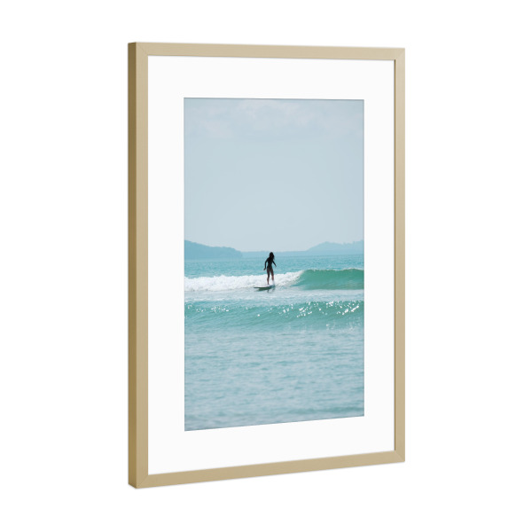 Poster mit Rahmen Gold "Surfen unter blauem Himmel" artboxONE - Natur,Reise,Reise / Strand und Meer,Sport - Surfen,Surfen,Meer,Urlaub,Ocean