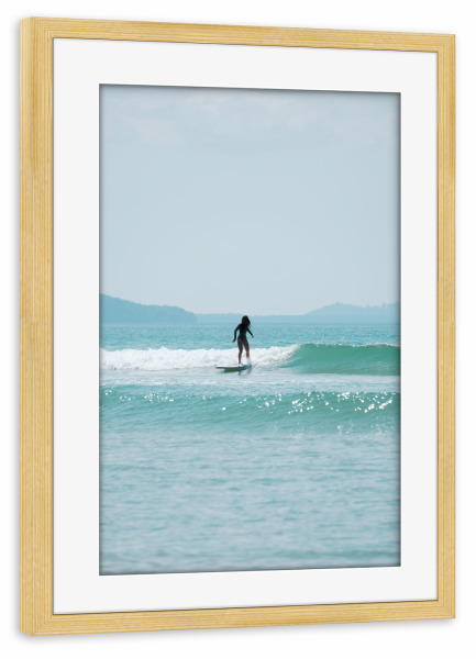 Poster mit Rahmen kiefer "Surfen unter blauem Himmel" artboxONE - Natur,Reise,Reise / Strand und Meer,Sport - Surfen,Surfen,Meer,Urlaub,Ocean