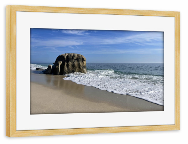 Poster mit Rahmen kiefer "Großer Felsen am Strand" artboxONE - Natur,Reise,Reise / Strand und Meer