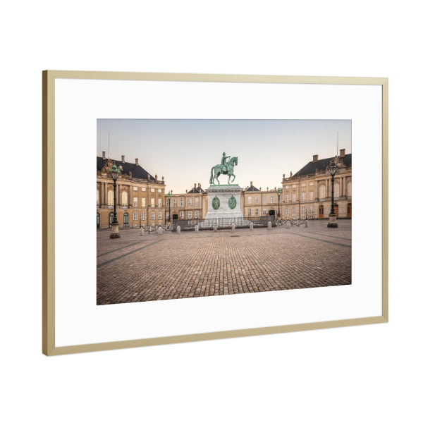 Poster mit Rahmen Gold "Schloss Amalienborg" artboxONE - Städte,Architektur,Städte / København
