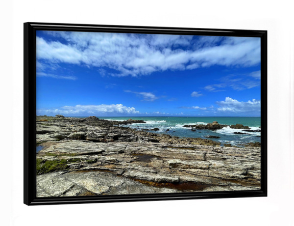 Poster mit schwarzem Rahmen "Schroffe Felsenküste" artboxONE - Natur,Reise / Strand und Meer