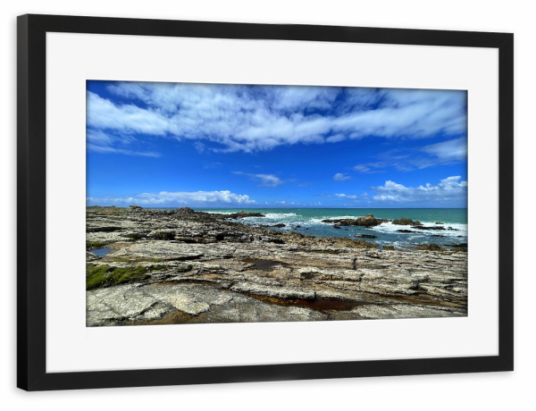 Poster mit Rahmen schwarz "Schroffe Felsenküste" artboxONE - Natur,Reise / Strand und Meer