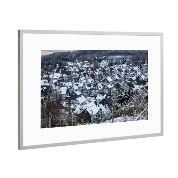Poster mit Rahmen Silber "Dezember in Freudenberg" artboxONE - Architektur
