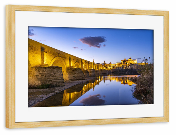 Poster mit Rahmen kiefer "Cordoba, Andalusien" artboxONE - Reise - Abenddämmerung,Cordoba,Andalusien,Spanien,Río guadalquivir,Mezquita,Nacht