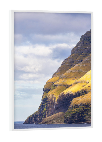Poster mit weißem Rahmen "Felsen der Färöer Insel Kalsoy" artboxONE - Natur,Reise,Reise / Strand und Meer,Reise / Länder