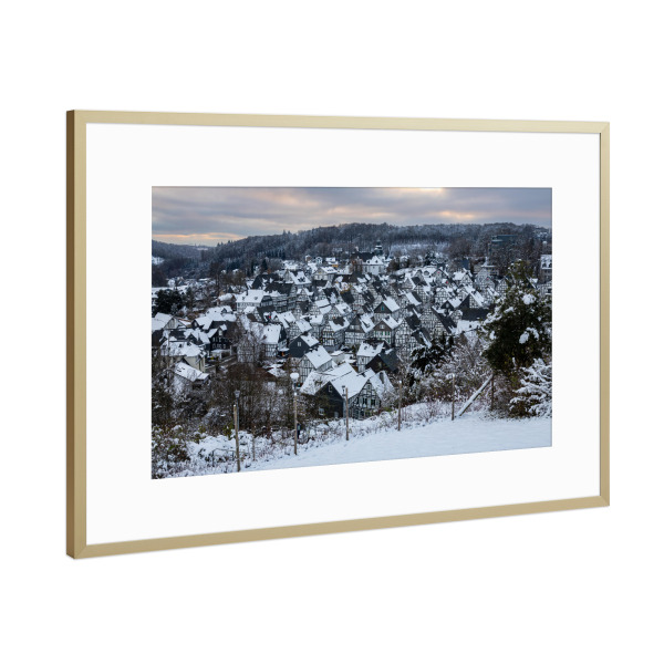 Poster mit Rahmen Gold "Freudenberg im Sauerland" artboxONE - Architektur