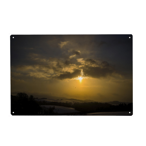 Metall Poster "Schneeland mit Sonne" artboxONE - Natur - Landschaft,Wald,Schnee,Wolken,Sonne,Nebel,Schneeflocken - Blechschild