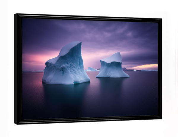 Poster mit schwarzem Rahmen "Eisberg - Einbruch der Dunkelheit" artboxONE - Natur,Reise / Strand und Meer