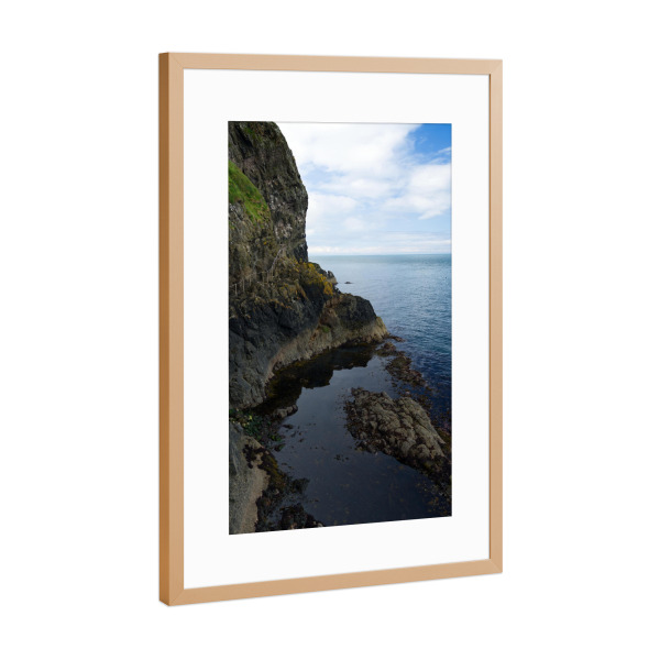 Poster mit Rahmen Kupfer "Felsen und Meer in Nordirland" artboxONE - Natur,Reise / Strand und Meer,Reise / Länder