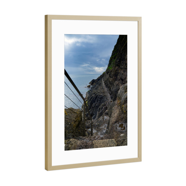 Poster mit Rahmen Gold "Wanderpfad in Nordirland" artboxONE - Natur,Reise / Strand und Meer,Reise / Länder