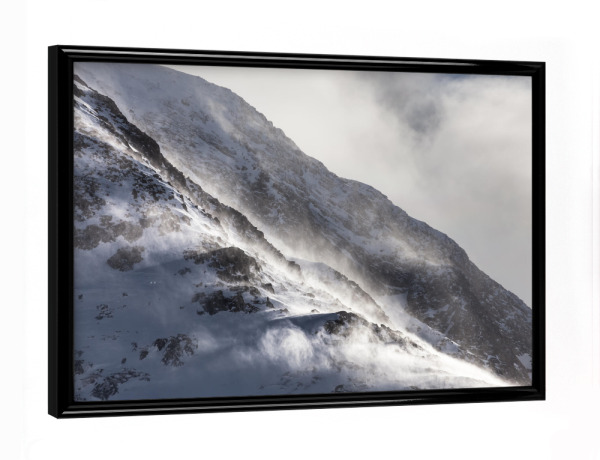 Poster mit schwarzem Rahmen "Arktischer Wind" artboxONE - Natur - Norwegen,Arktis,Wind,Wolken,Schnee,Winter,Berge,Skandinavien