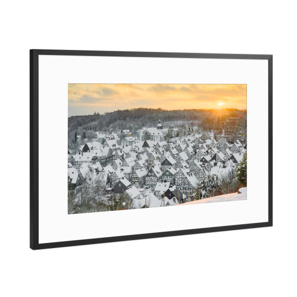 Poster mit Rahmen Schwarz (Metallic) "Freudenberg an einem Winterabend" artboxONE - Städte,Reise,Architektur