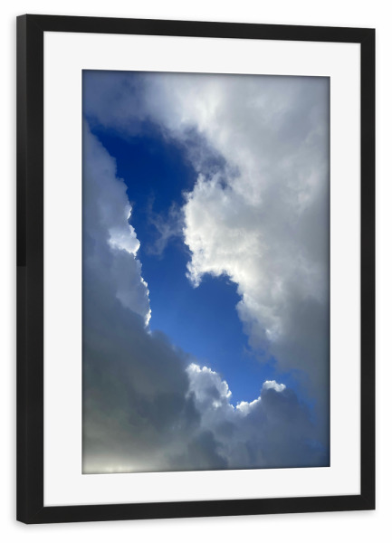 Poster mit Rahmen schwarz "Wolkenloch" artboxONE - Natur,Buchstaben / W - Wolken,Himmel,Regen,Sommer,Firmament,Hoffnung,Sonne,Weltall,Sturm,Wind
