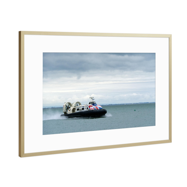Poster mit Rahmen Gold "Hovercraft bei Isle of Wight" artboxONE - Natur,Reise / Strand und Meer,Reise / Länder