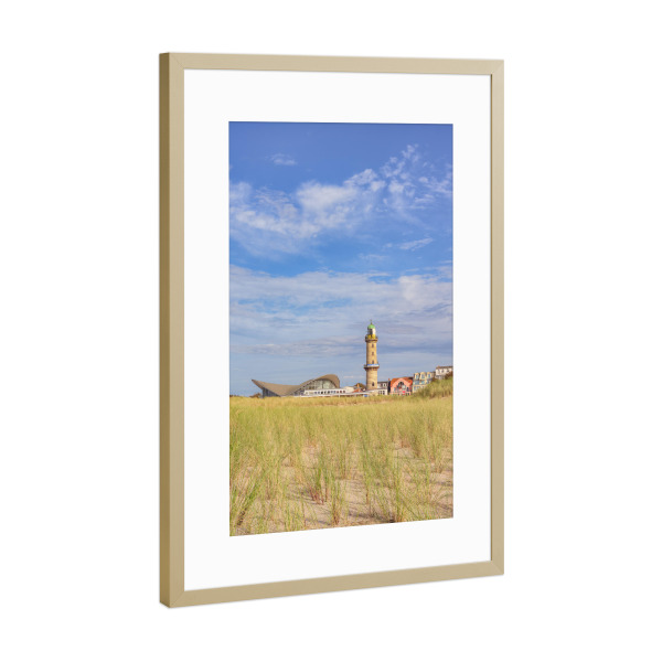 Poster mit Rahmen Gold "Warnemünde Leuchtturm + Teepott" artboxONE - Reise,Architektur,Reise / Strand und Meer