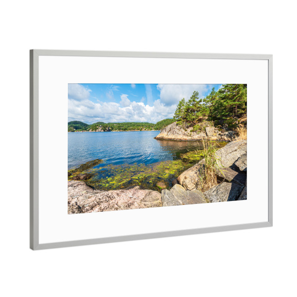 Poster mit Rahmen Silber "Felsen und Bäume am Meer" artboxONE - Natur,Reise,Reise / Strand und Meer,Reise / Länder