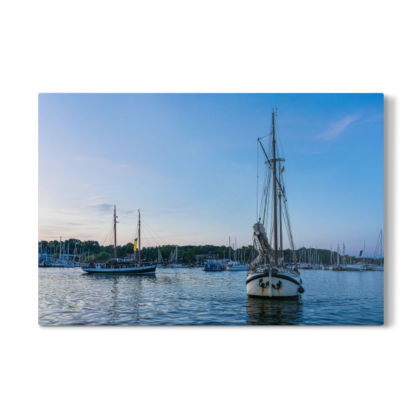 Galerie-Print "Windjammer abends auf der Warnow" 30x20 cm artboxONE