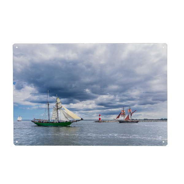 Metall Poster "Ostsee mit Mole und Segelschiffen" artboxONE - Natur,Reise,Reise / Strand und Meer