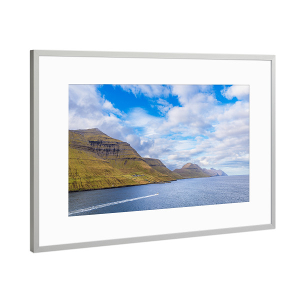 Poster mit Rahmen Silber "Färöer mit Wolken" artboxONE - Natur,Reise,Reise / Strand und Meer,Reise / Länder