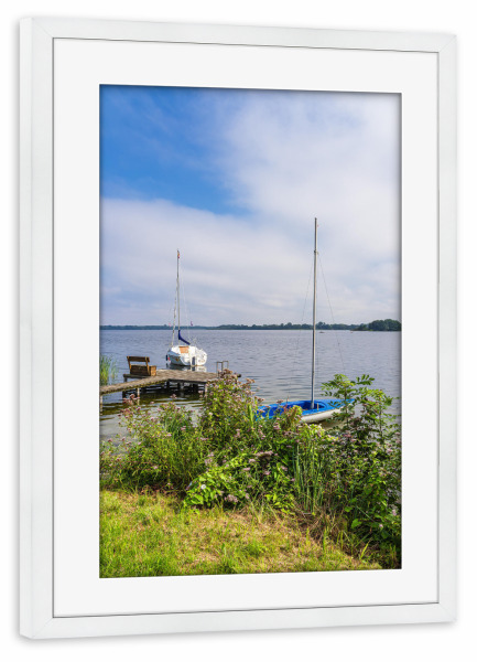 Poster mit Rahmen weiß "Segelboote am Schaalsee" artboxONE - Natur,Reise