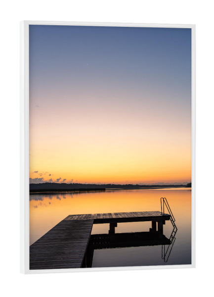 Poster mit weißem Rahmen "Sonnenaufgang mit Badesteg" artboxONE - Natur,Reise