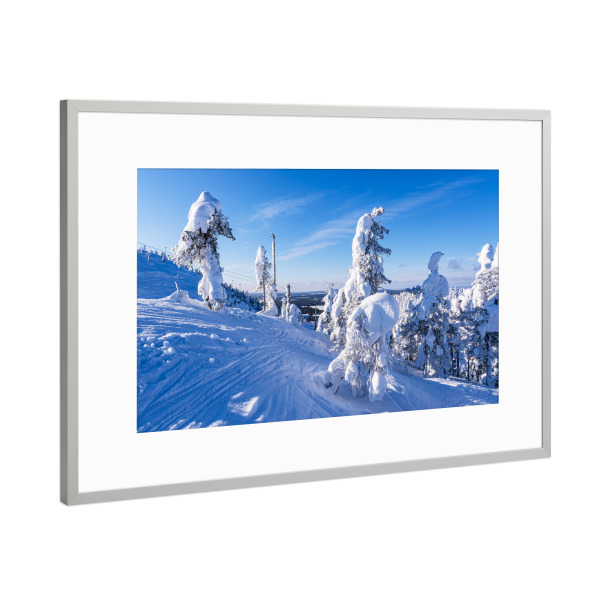 Poster mit Rahmen Silber "Ruka mit Winterlandschaft" artboxONE - Natur,Reise,Reise / Länder
