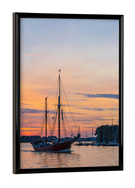 Poster mit schwarzem Rahmen "Warnow mit Windjammer" artboxONE - Natur,Reise
