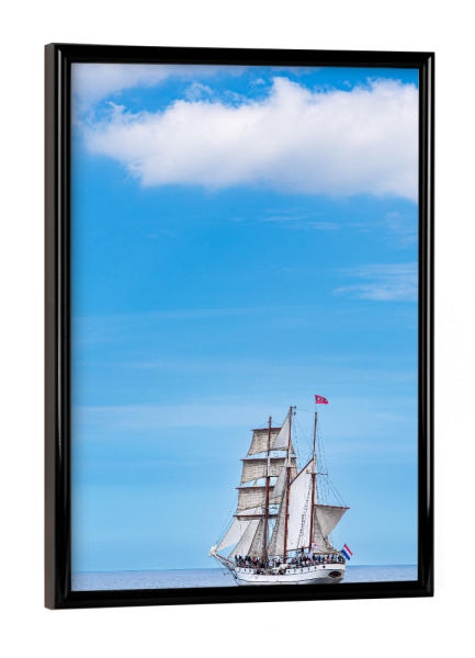 Poster mit schwarzem Rahmen "Segelschiff und Wolken" artboxONE - Natur,Reise,Reise / Strand und Meer