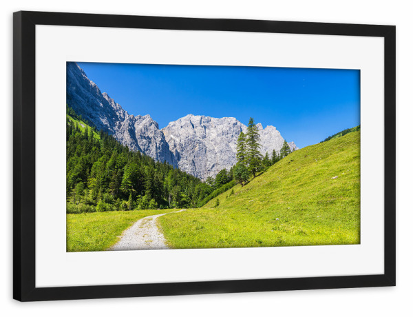 Poster mit Rahmen schwarz "Landschaft mit Wanderweg" artboxONE - Natur,Reise