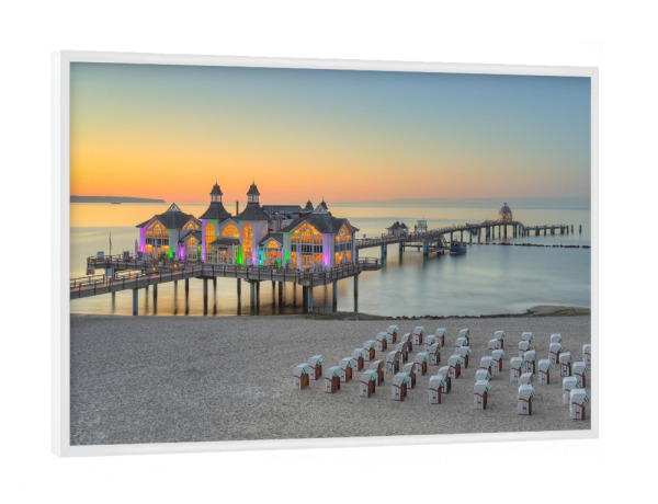 Poster mit weißem Rahmen "Seebrücke Sellin am Abend" artboxONE - Reise,Architektur,Reise / Strand und Meer