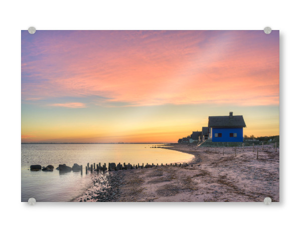 Acrylglasbild "Blaues Haus Heiligenhafen" artboxONE - Reise,Reise / Strand und Meer,Reise / Länder