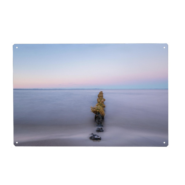Metall Poster "Buhnen nach Sonnenuntergang" artboxONE - Natur - Buhnen,Meer,Wasser,Ruhe,Sonnenuntergang,Himmel,Farben - Blechschild