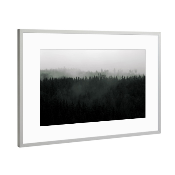Poster mit Rahmen Silber "Berglandschaft Nebel Wald" artboxONE - Natur,Reise,Abstrakt,Schwarzweiß