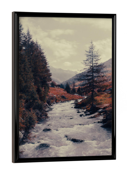 Poster mit schwarzem Rahmen "Gebirgsfluss" artboxONE - Natur - Fluss,Berg,Italien,Dolomiten,Natur,Trekking,Fernweh,Erkundung