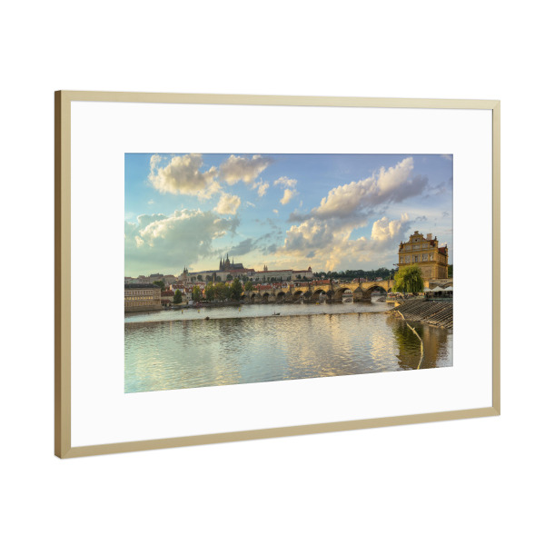 Poster mit Rahmen Gold "Blick zur Prager Burg" artboxONE - Reise,Architektur,Städte / Prag