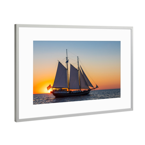 Poster mit Rahmen Silber "Sonnenuntergang mit Windjammer" artboxONE - Natur,Reise,Reise / Strand und Meer