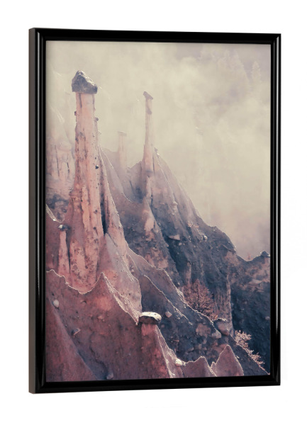 Poster mit schwarzem Rahmen "Feenkamine" artboxONE - Natur - Berg,Dolomiten,Italien,Feenkamine,Reisefotografie,Natur,Trekking,Erkundung