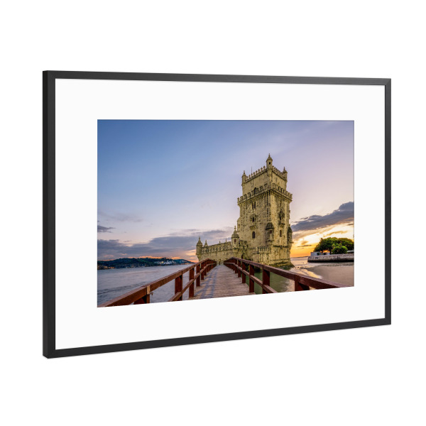 Poster mit Rahmen Schwarz (Metallic) "Sonnenuntergang Torre de Belem" artboxONE - Architektur,Reise / Strand und Meer,Reise / Länder