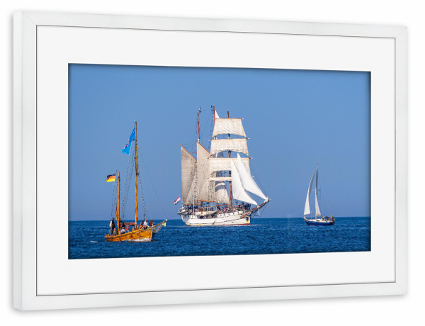 Poster mit Rahmen weiß "Hanse Sail auf der Ostsee" artboxONE - Natur,Reise,Reise / Strand und Meer