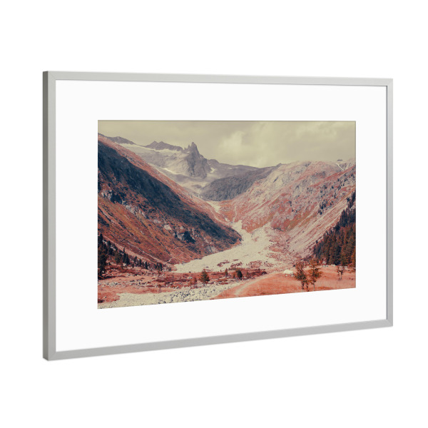 Poster mit Rahmen Silber "Berglandschaft mit Wald" artboxONE - Natur - Natur,Berg,Landschaft,Wald,Dolomiten,Italien,Trekking,Erkundung